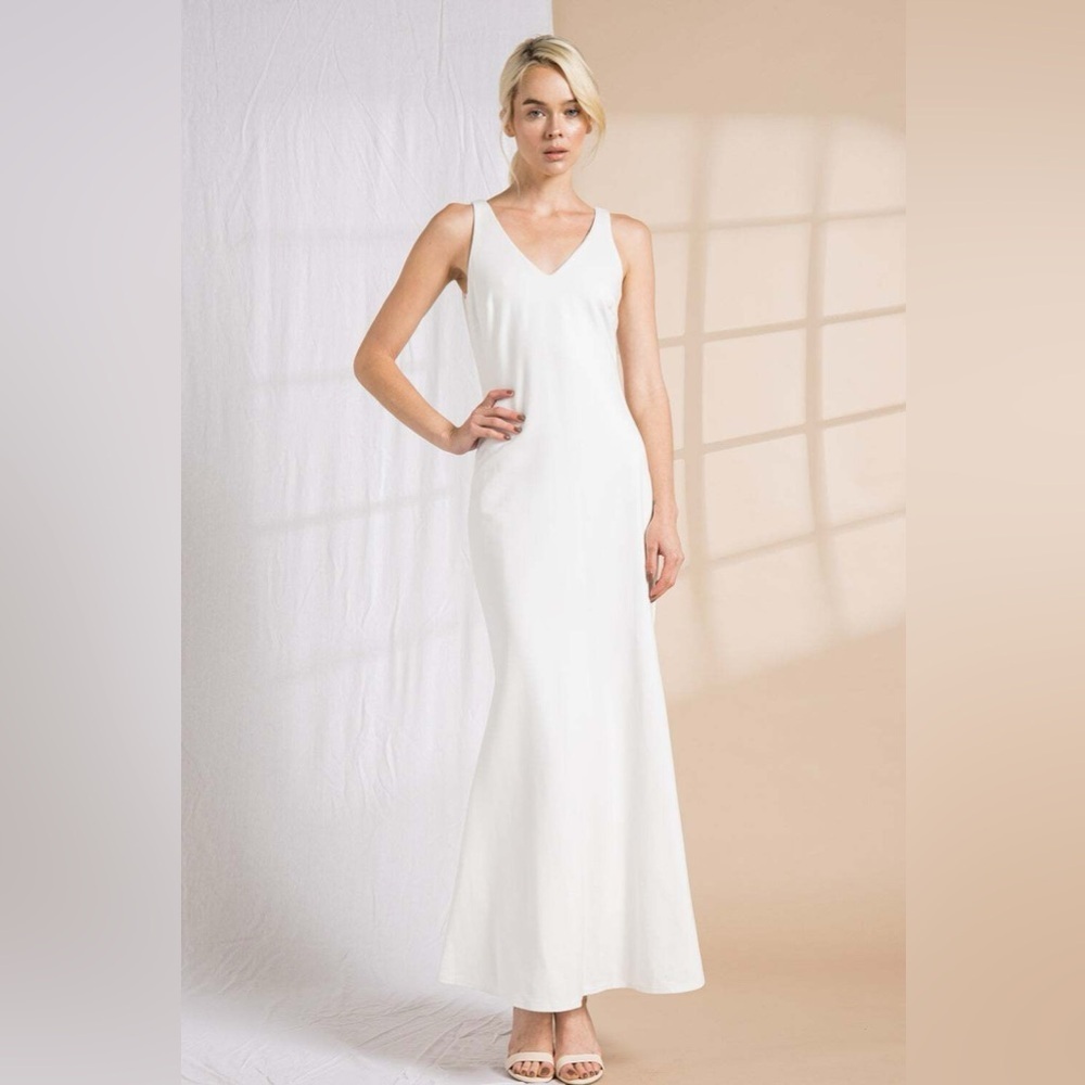 NWOT Lena Women Woven V- Neck White Maxi Dress Wedding Sz. MEDIUM